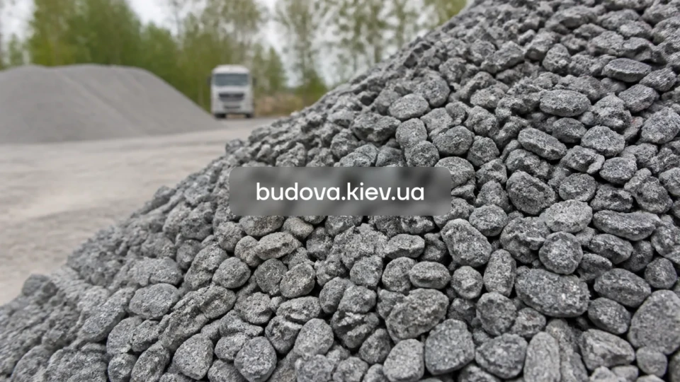 Щебінь 10-20 мм у Києві та Київській області — купити з доставкою для дорожніх робіт та фундаментів