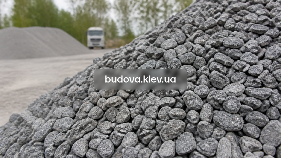 Щебінь 5-8 мм у Києві та Київській області — купити з доставкою для дорожніх робіт та фундаментів