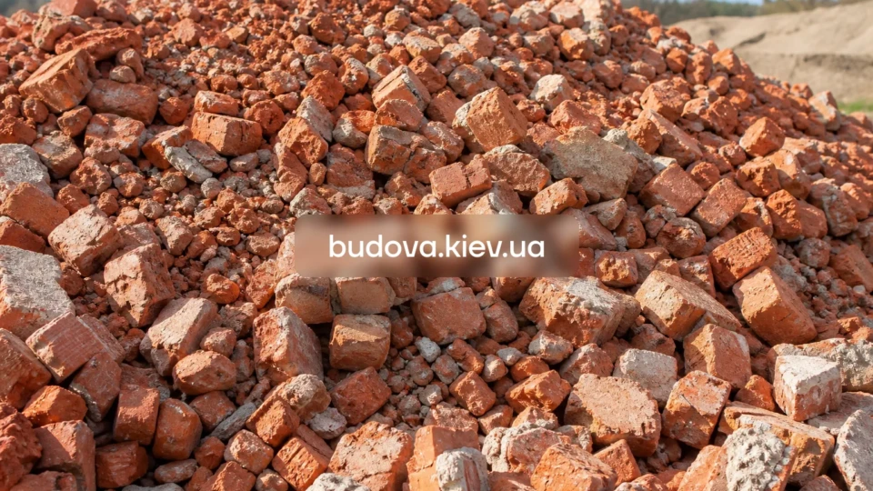 Цегляний бій у Києві та Київській області — купити з доставкою для підсипки та дренажних шарів